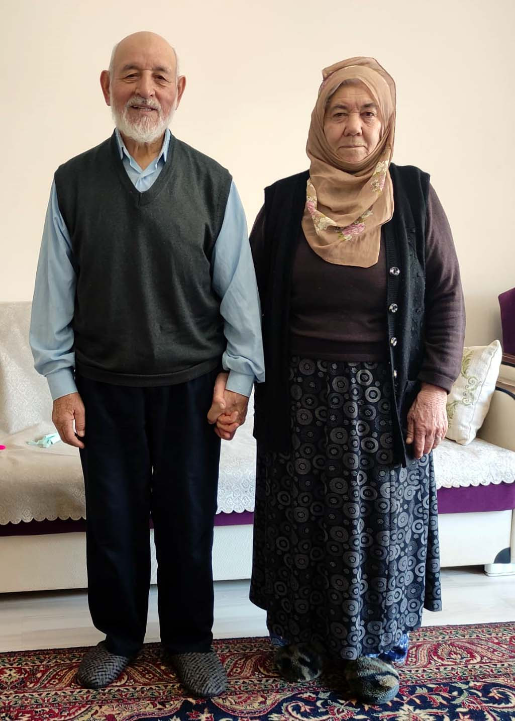 60 yıldır evli çiftten gençlere altın öğütler: Birbirinizi anlayın, küsmeyin - Resim : 1