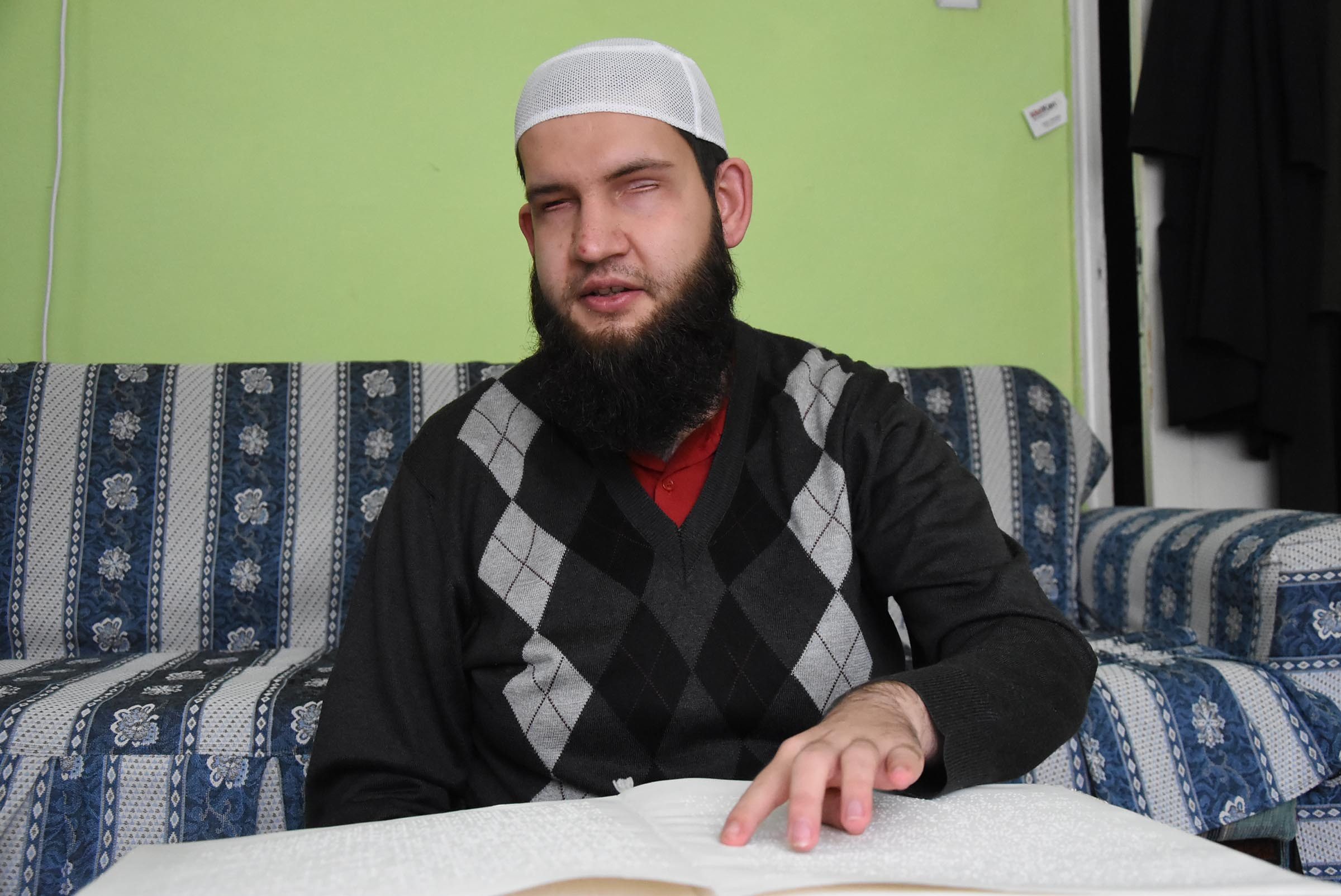 Baba - oğula bir göz yetiyor - Resim : 12