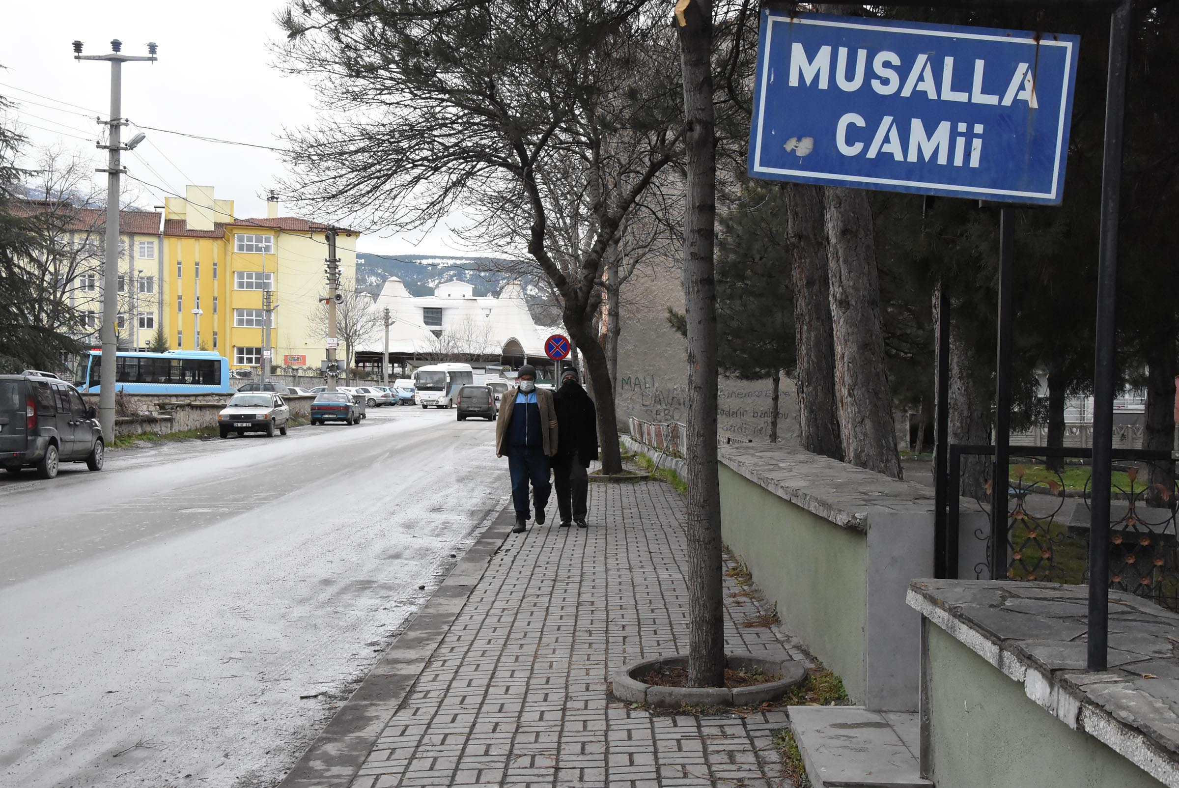 Baba - oğula bir göz yetiyor - Resim : 5