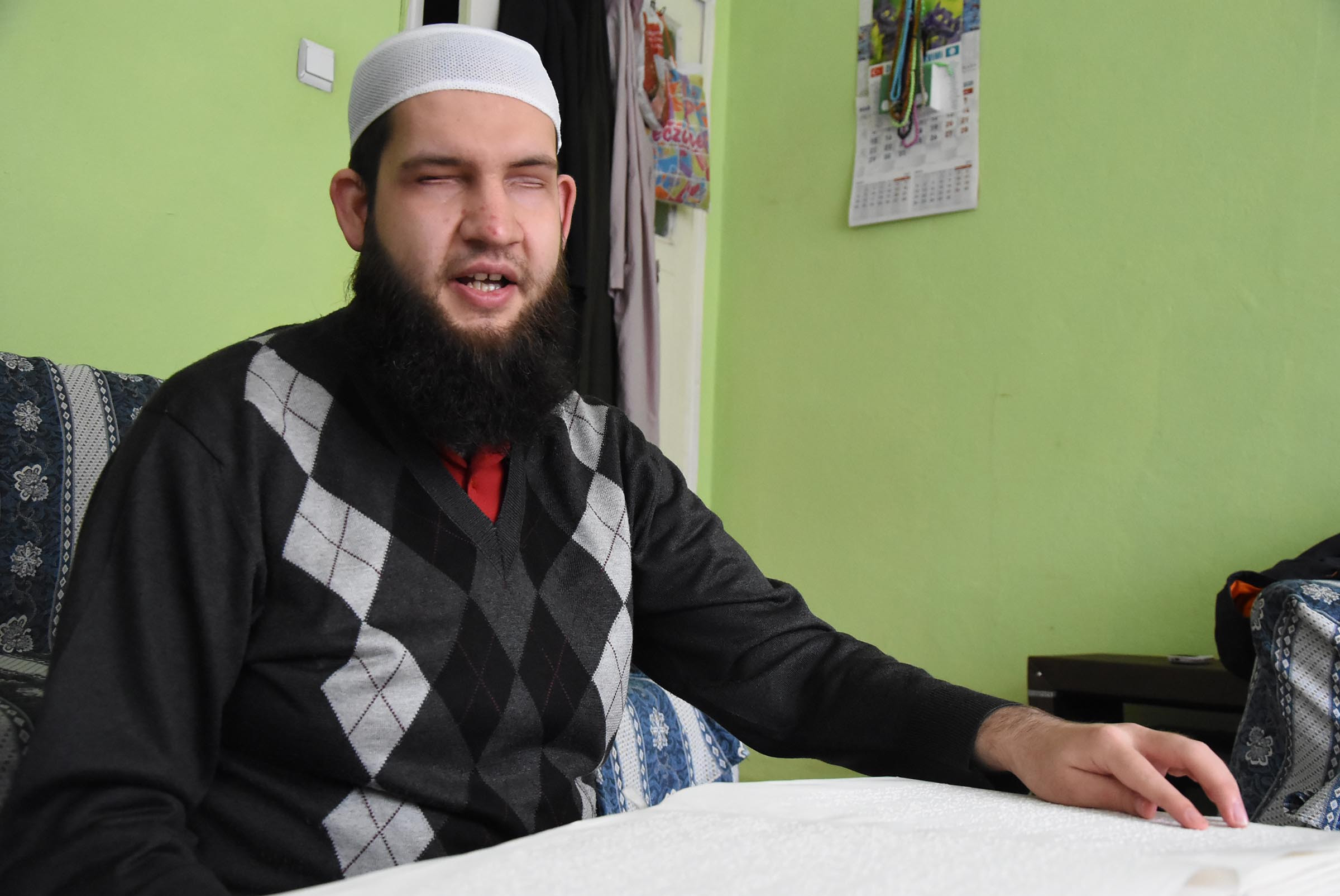 Baba - oğula bir göz yetiyor - Resim : 7