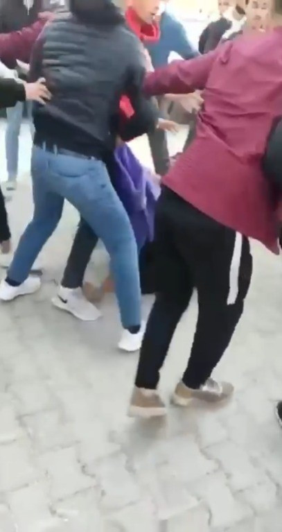 Ölümüne kavgayı film gibi seyrettiler - Resim : 7