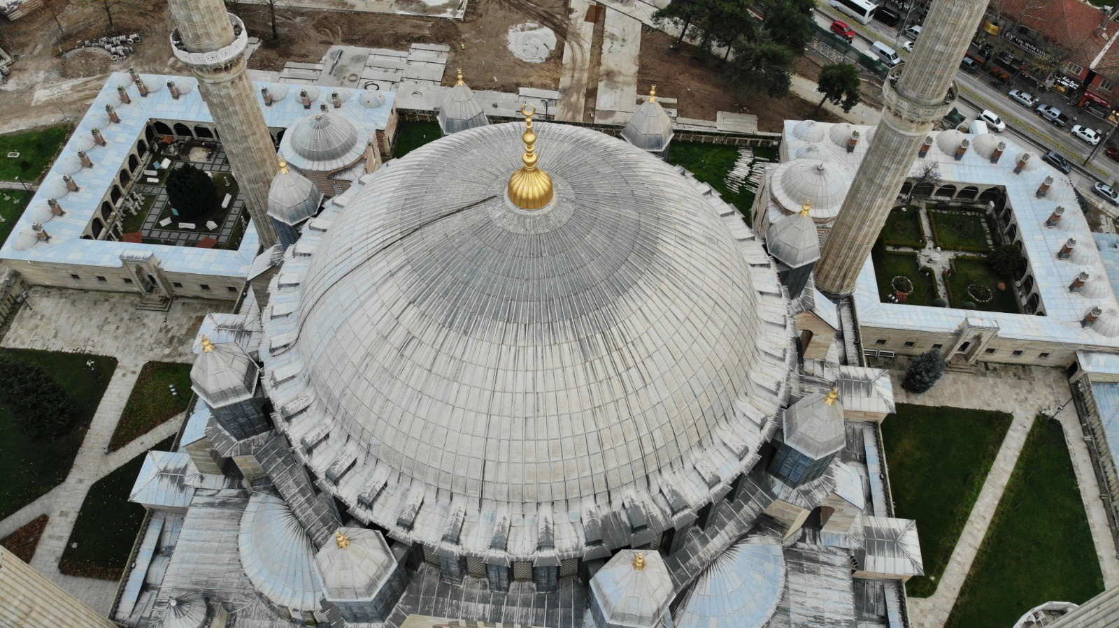 Selimiye'de Mihrap Kubbesi üzerinde kalem işi raspalarına başlandı - Resim : 1