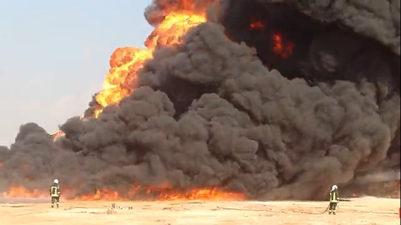 Suriye'de akaryakıt istasyonuna saldırı: 4 ölü - Resim : 3