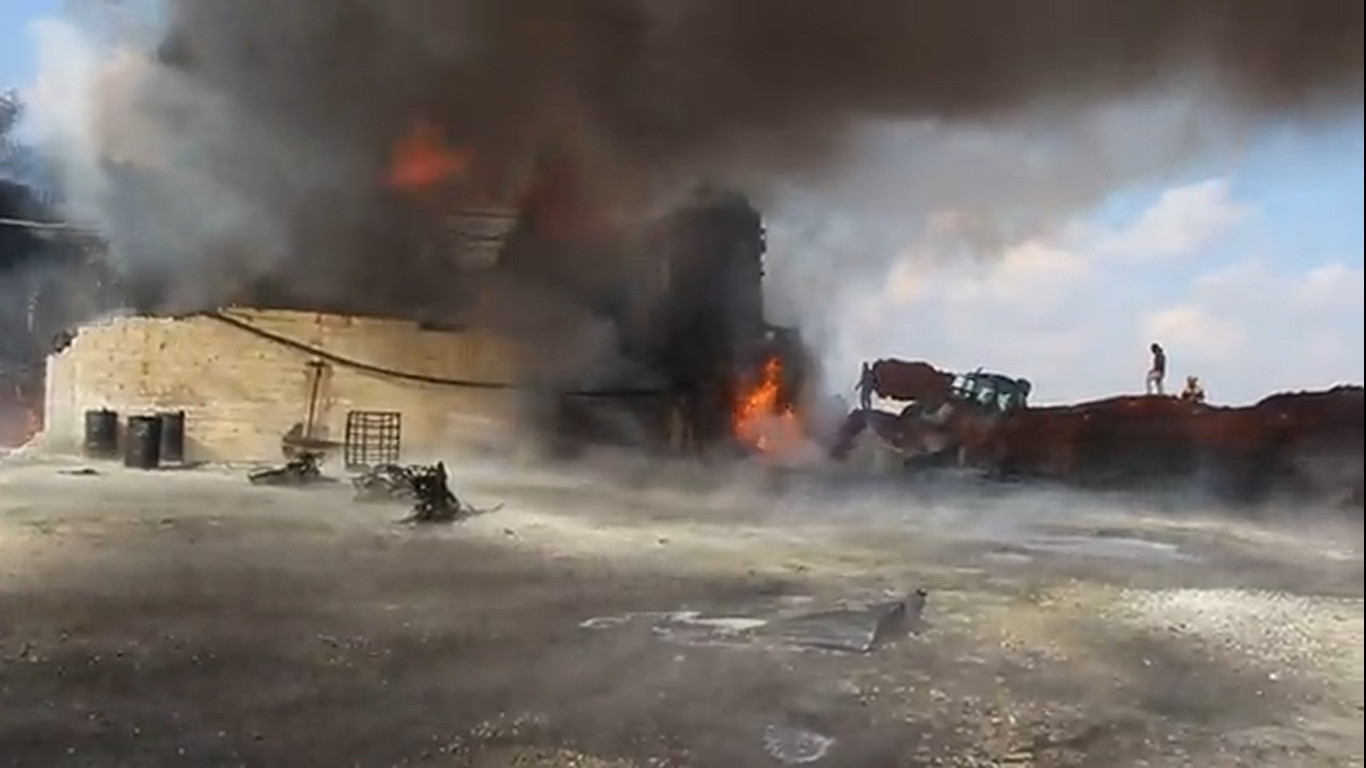 Suriye'de akaryakıt istasyonuna saldırı: 4 ölü - Resim : 7