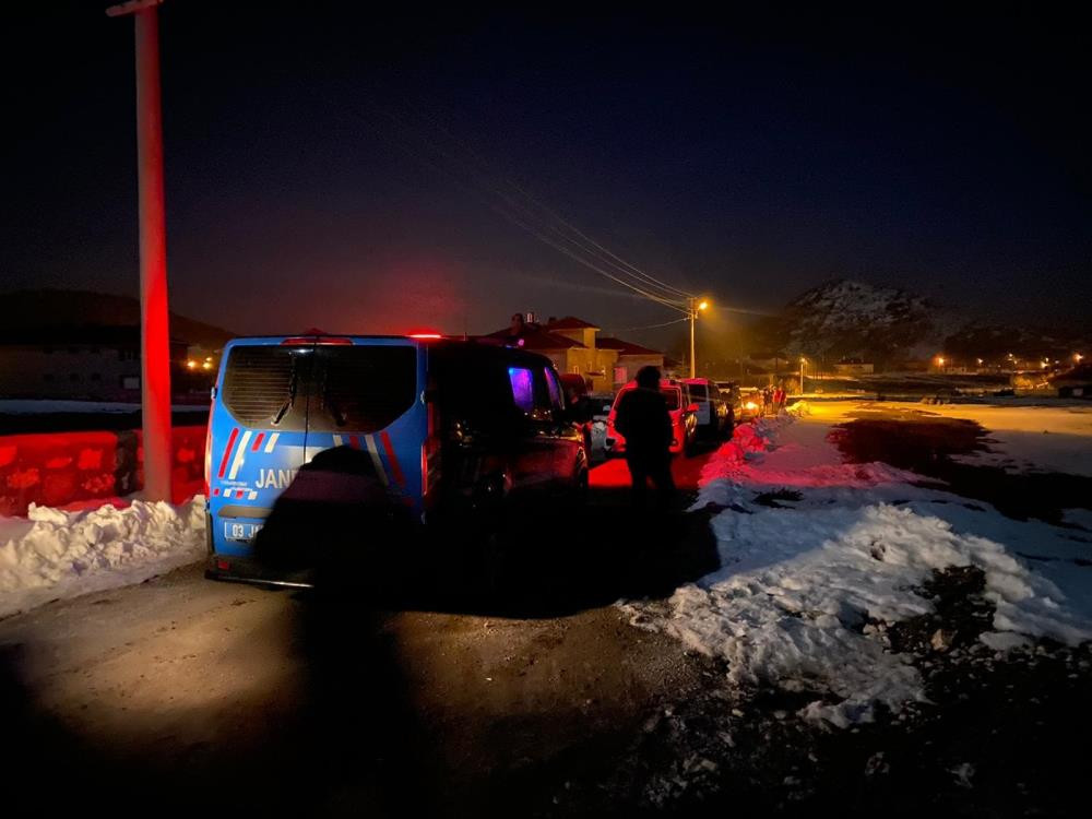İntihara kalkışan genç tek mermiyle kendini ve astsubayı vurdu - Resim : 1