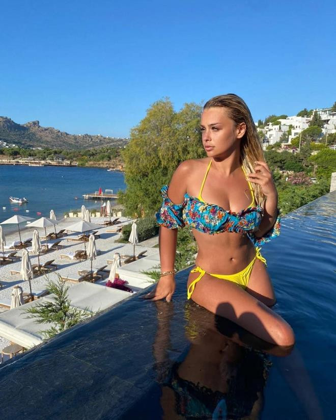 Damla Debre, aradan yıllar geçse de güzelliğinden bir şey kaybetmemiş. - Resim : 6