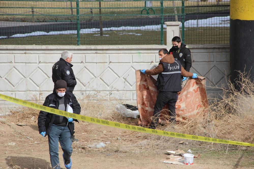 Yaşlı adam donarak öldü - Resim : 1