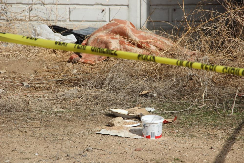 Yaşlı adam donarak öldü - Resim : 4