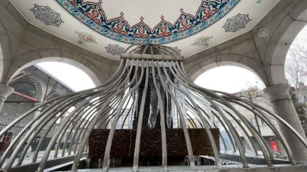 Erzurum ve Ağrı'da soğuk hava: Sarkıtlar tehlike saçıyor - Resim : 1