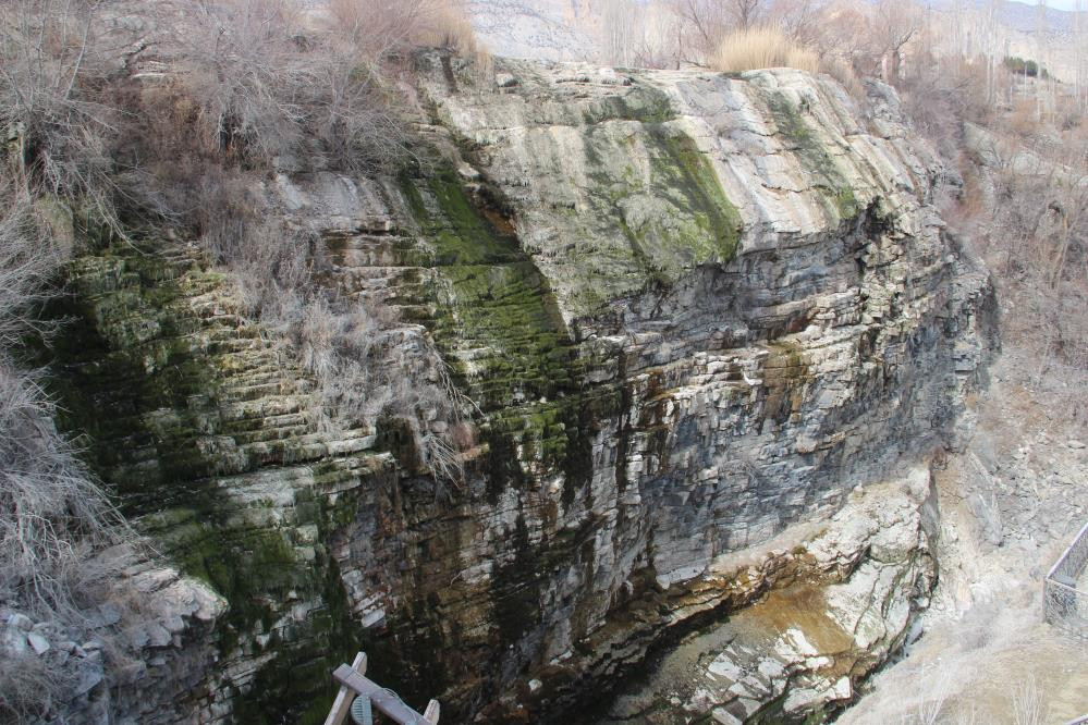 Susuz şelale kahrediyor - Resim : 1