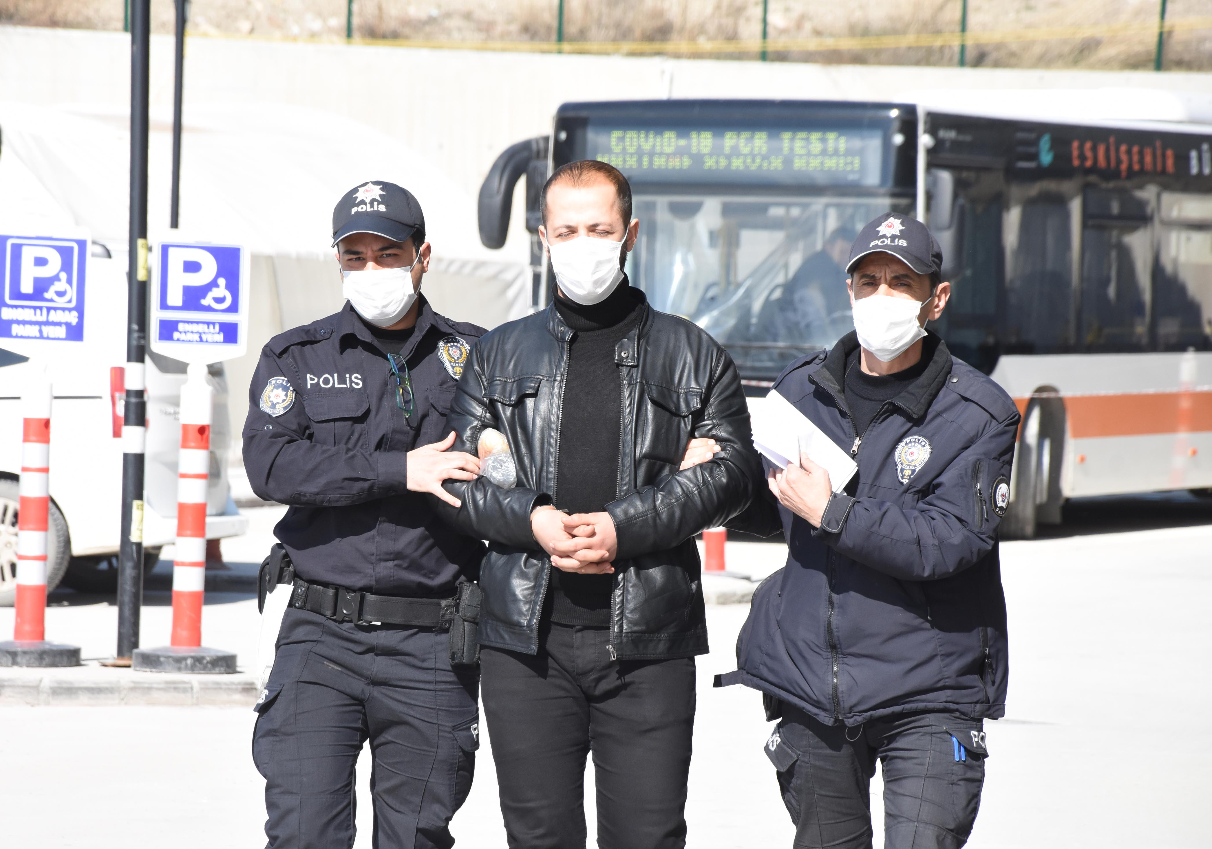 Otobüs şoförünü bıçaklayan şüpheli tutuklandı - Resim : 1