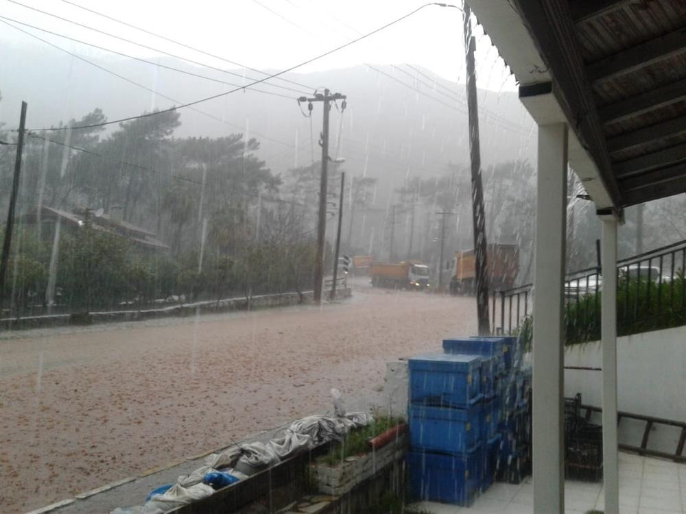 Marmaris’te yollar göle döndü - Resim : 2