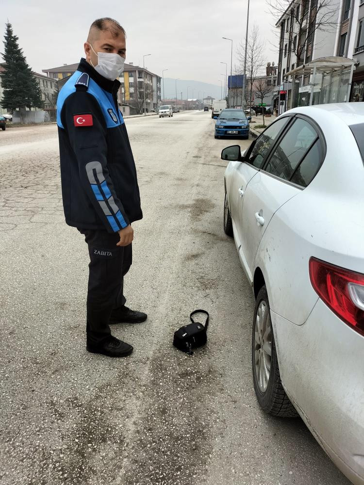 Çantası bulundu verdiği ödül şok etti - Resim : 1