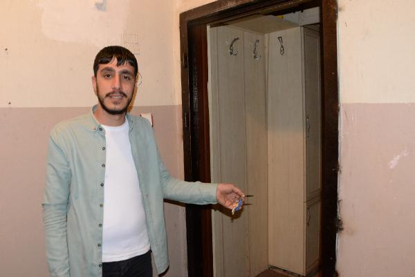 Girdikleri dairede bir şey bulamayınca kapıyı çaldılar - Resim : 1