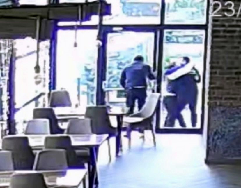 Sakaryaspor attı restoranda taraftarlar kendinden geçti Gol 90+8’de geldi - Resim : 2