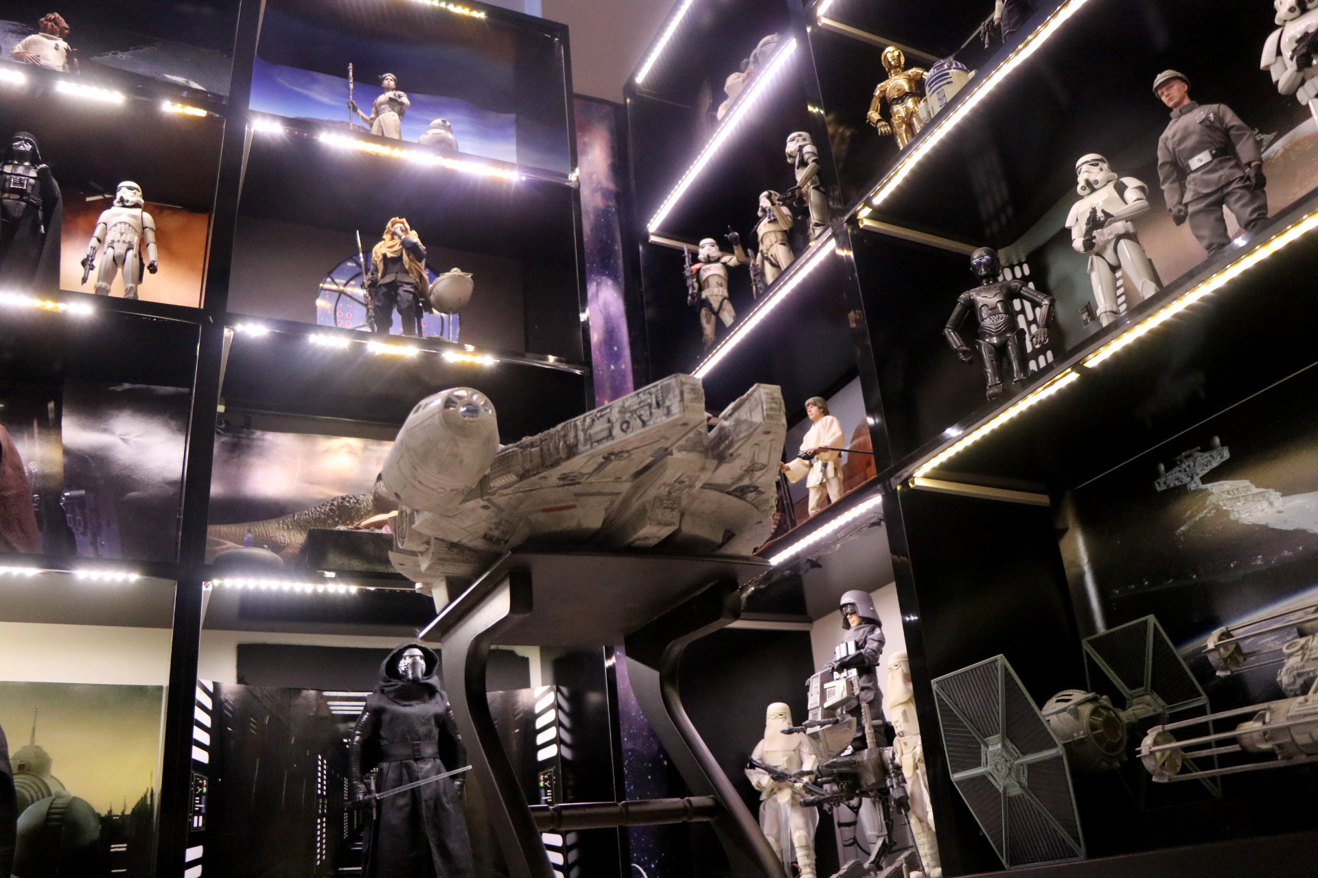 Evini ‘Star Wars’ müzesine çevirdi! 30 yıldır biriktiriyor… - Resim : 13