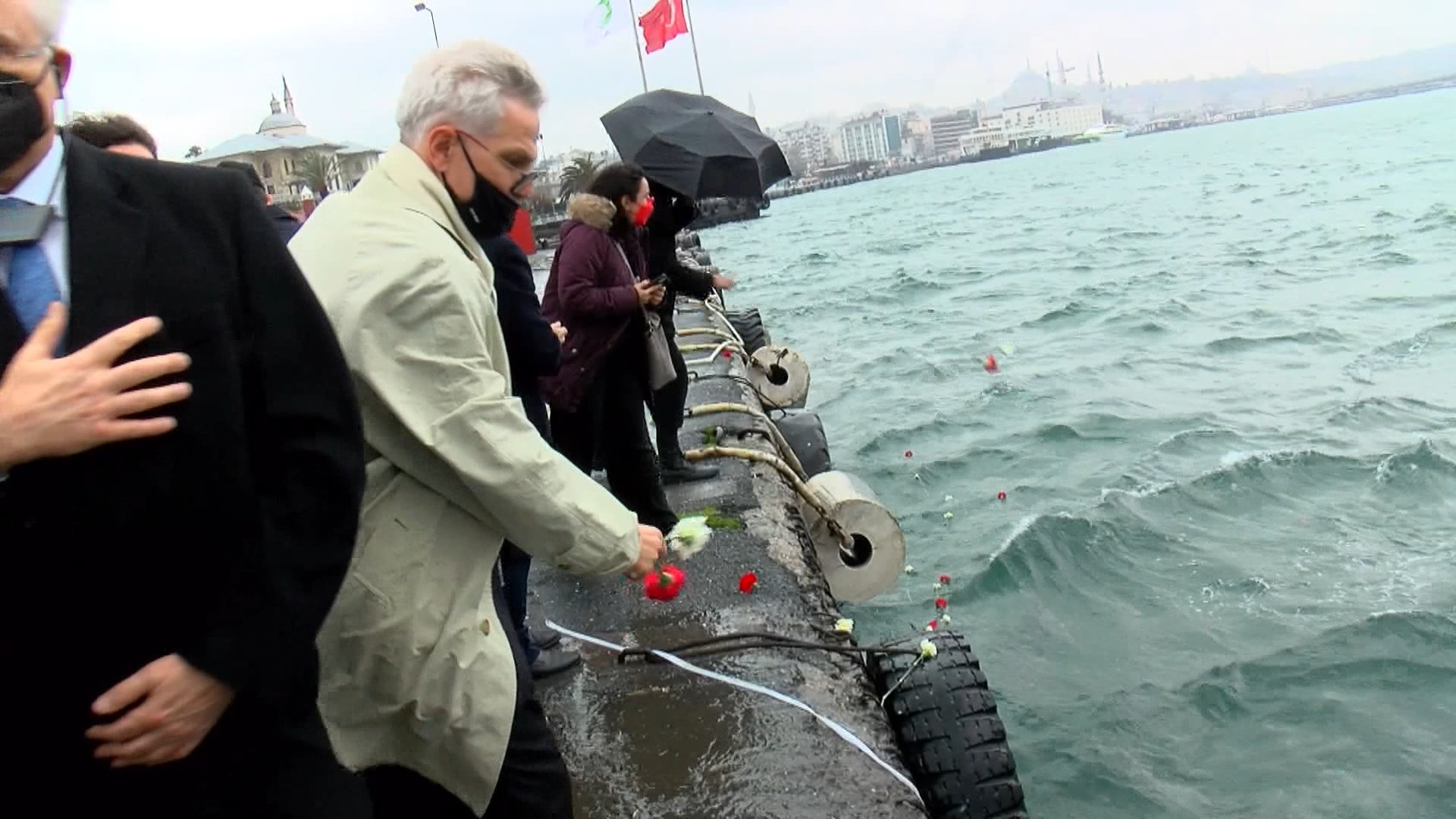 Struma faciasında hayatını kaybedenler Sarayburnu'nda anıldı - Resim : 2