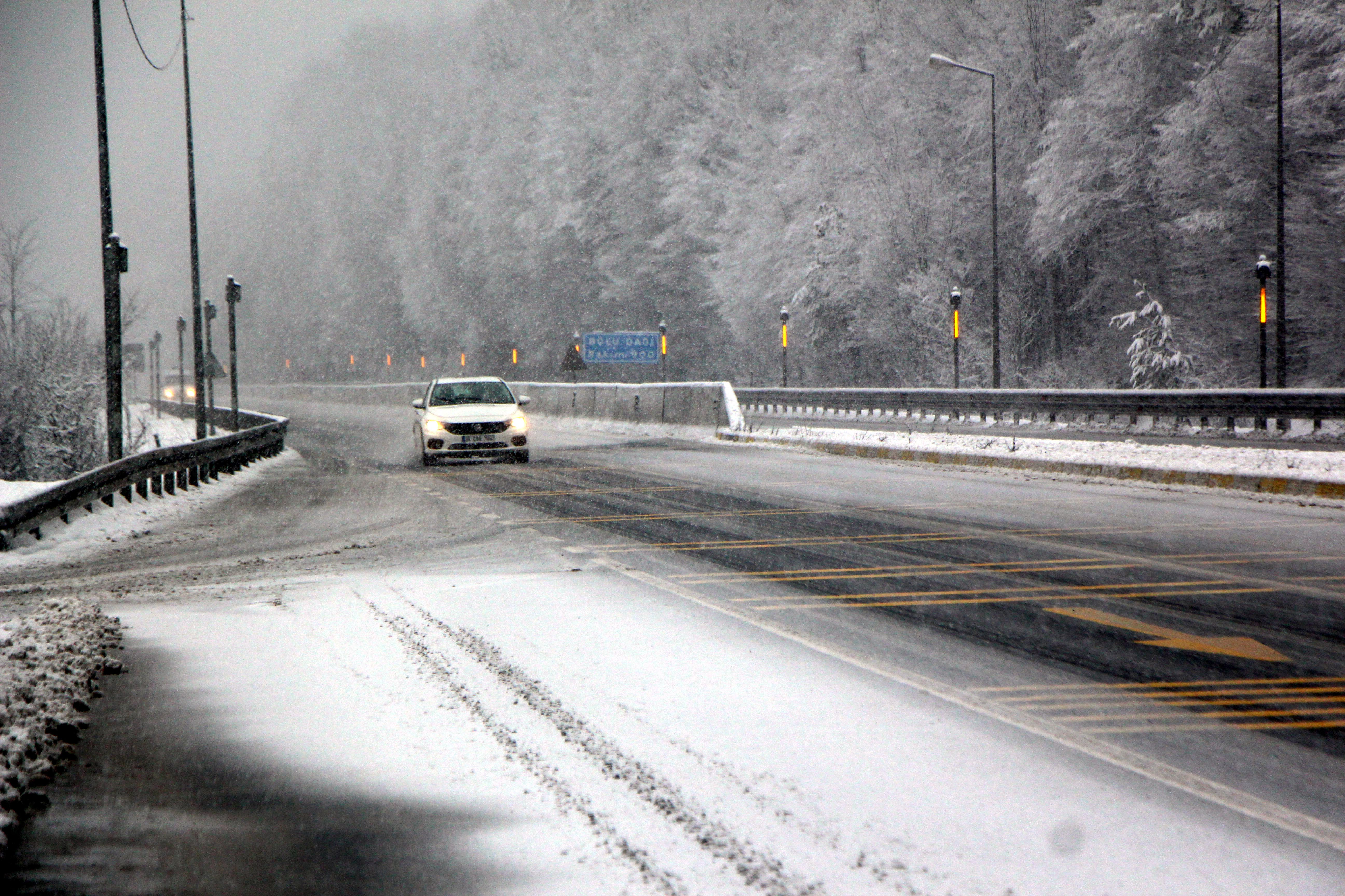 Bolu Dağı geçişinde kar yağışı - Resim : 3