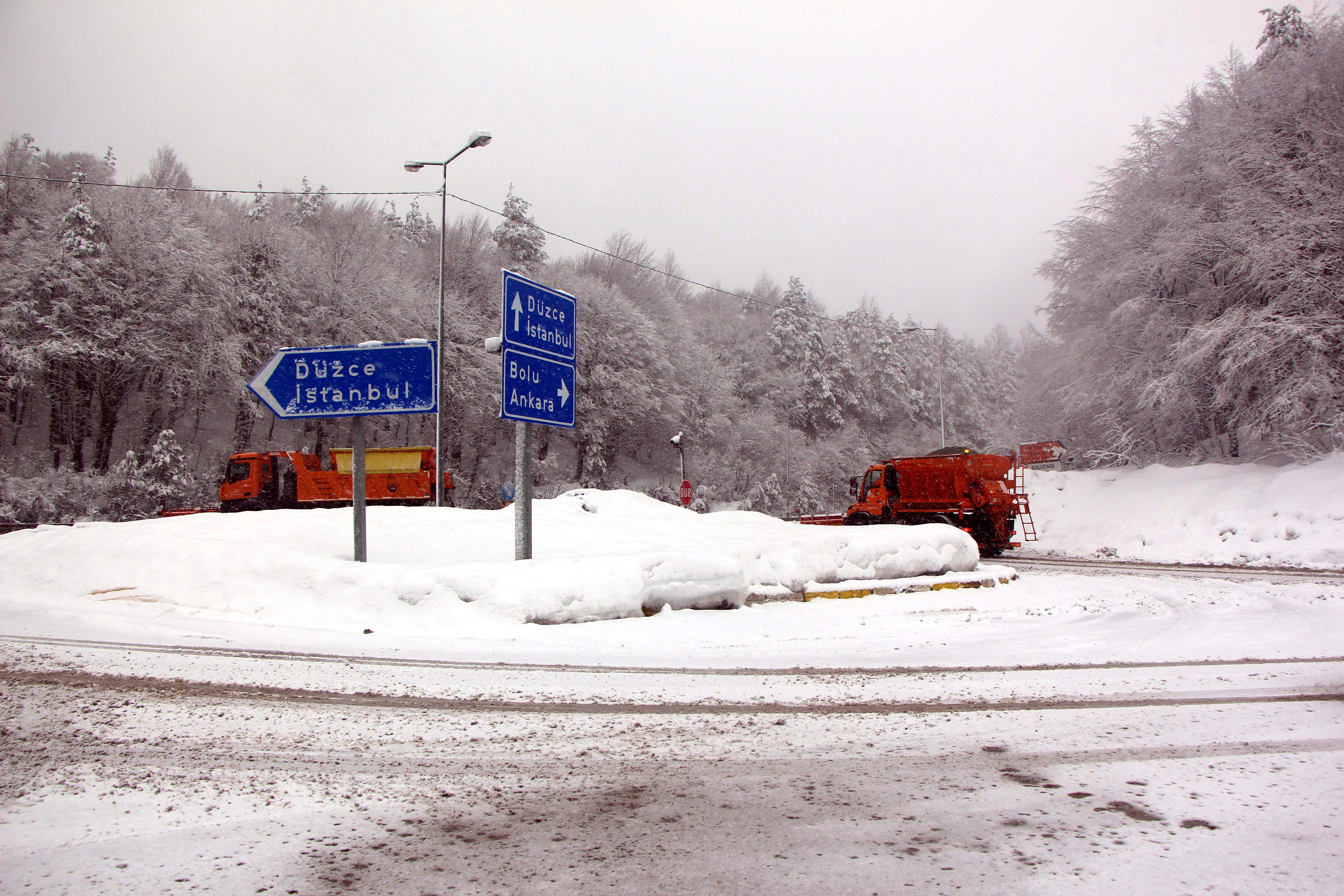 Bolu Dağı geçişinde kar yağışı - Resim : 7