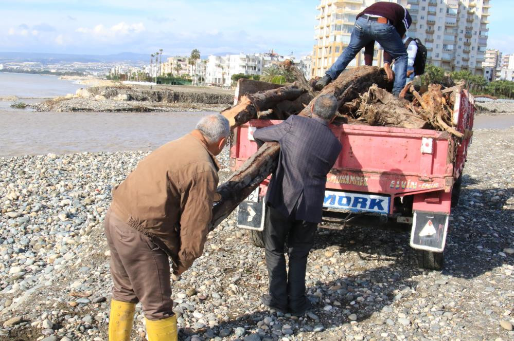 Mersin'de yüzleri sel suları güldürdü - Resim : 4