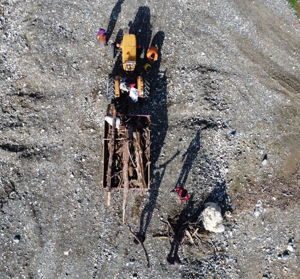 Mersin'de yüzleri sel suları güldürdü - Resim : 6