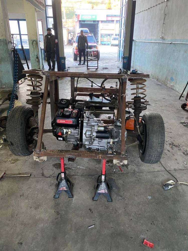 Hurda demirlerden otomobil yaptılar - Resim : 2