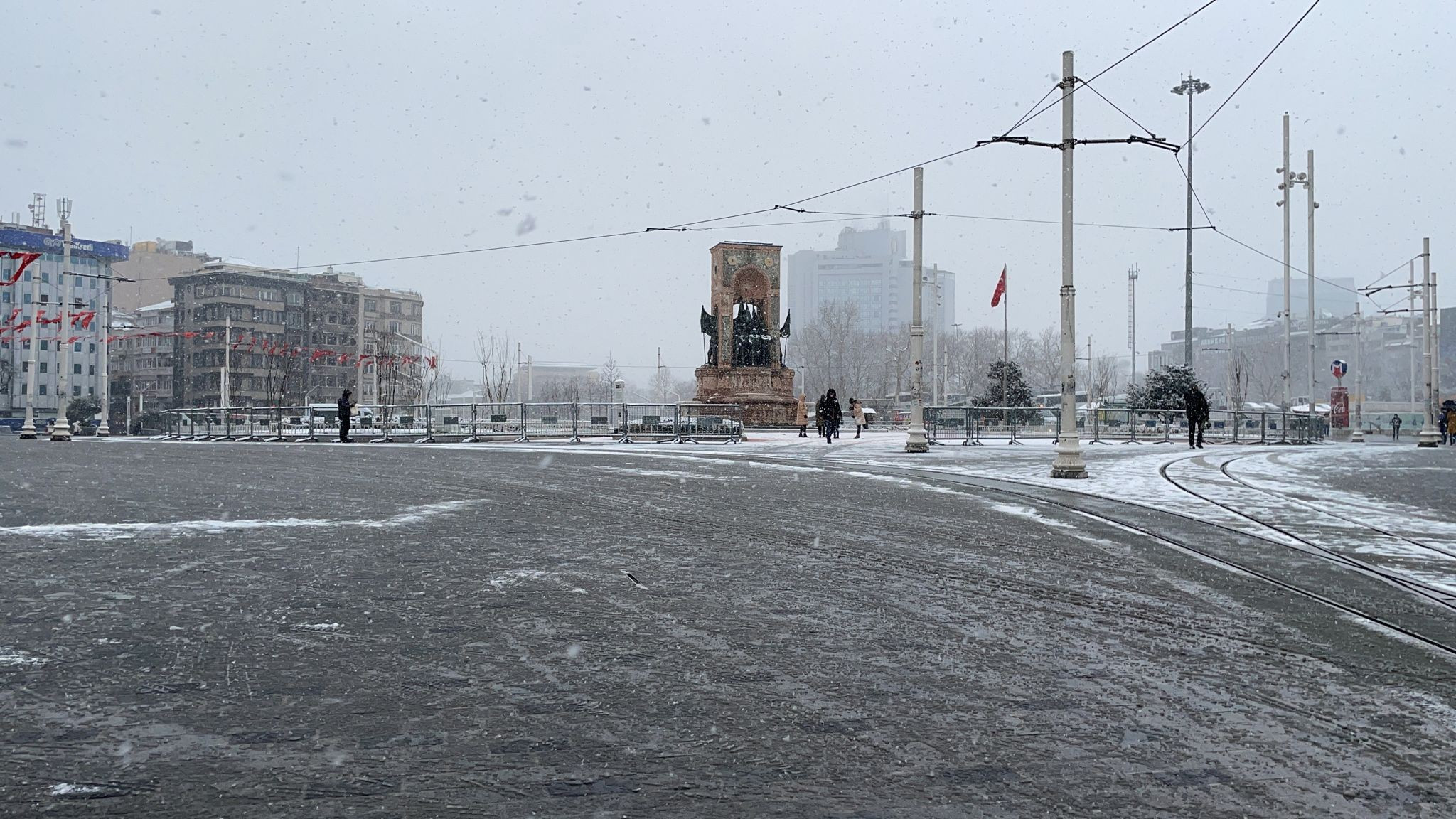 İstanbul'da beyaz esaret başladı. Aybar geldi - Resim : 4