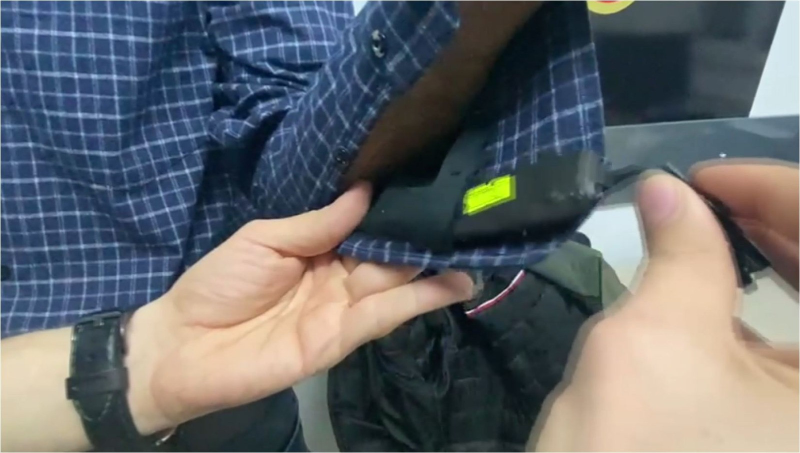 Ehliyet sınavı için hazırlanan kopya düzeneği polisi bile şok etti - Resim : 2