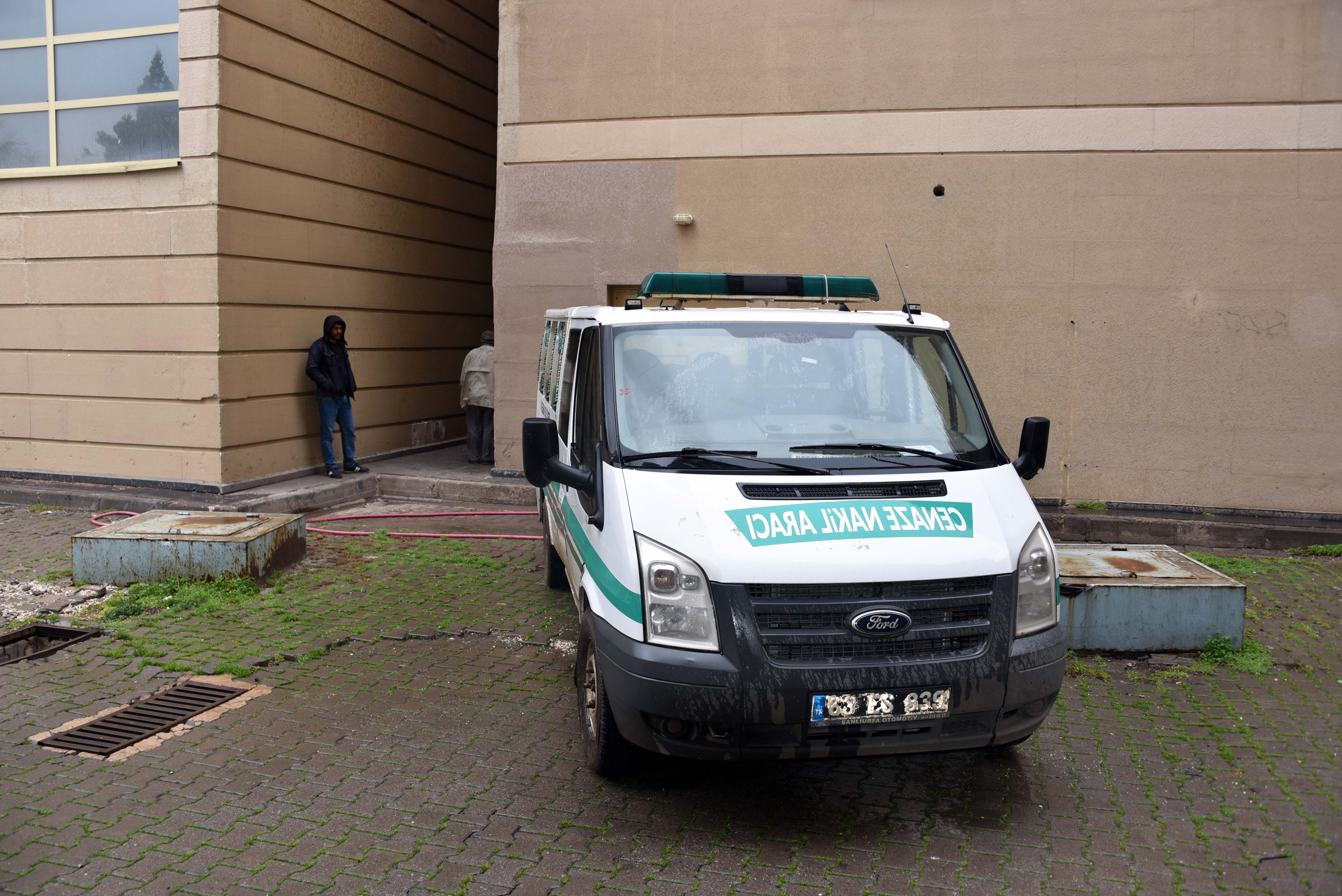 Otomobilde tabancayla vurulmuş erkek cesedi bulundu - Resim : 1