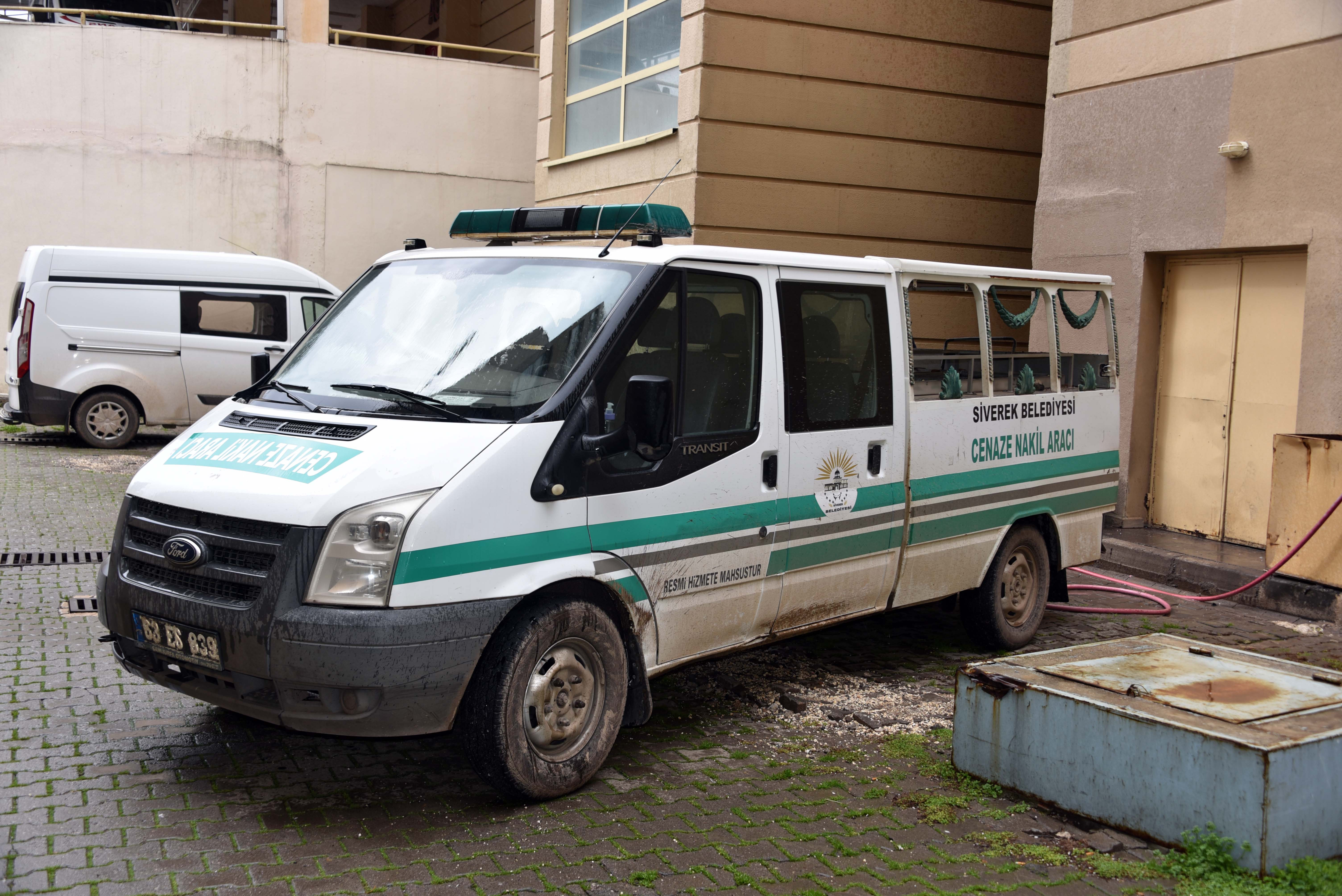 Otomobilde tabancayla vurulmuş erkek cesedi bulundu - Resim : 3