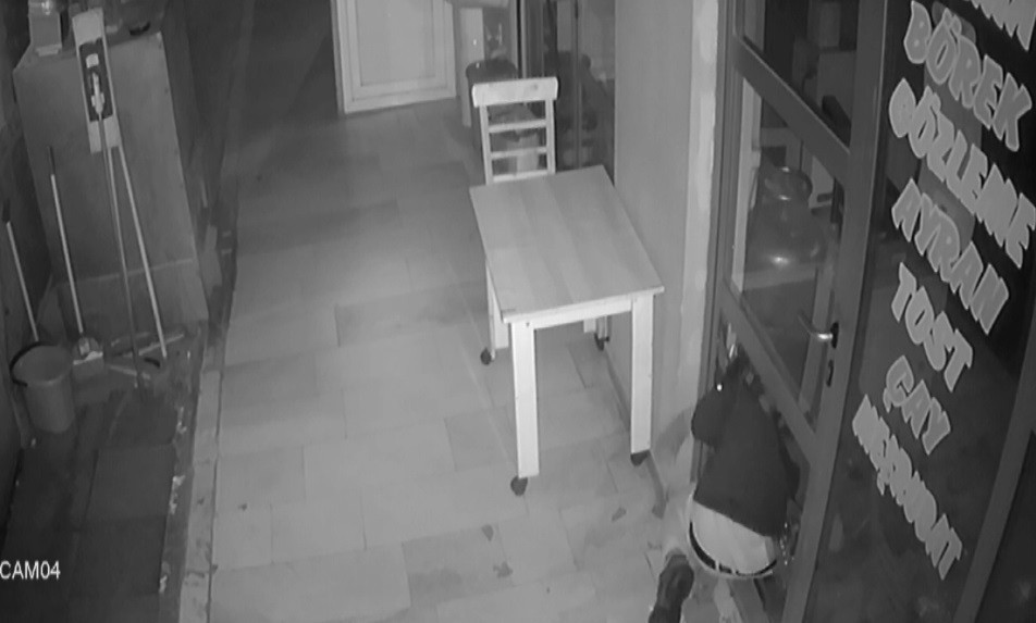 3 dakikada 20 bin liralık hırsızlık - Resim : 4