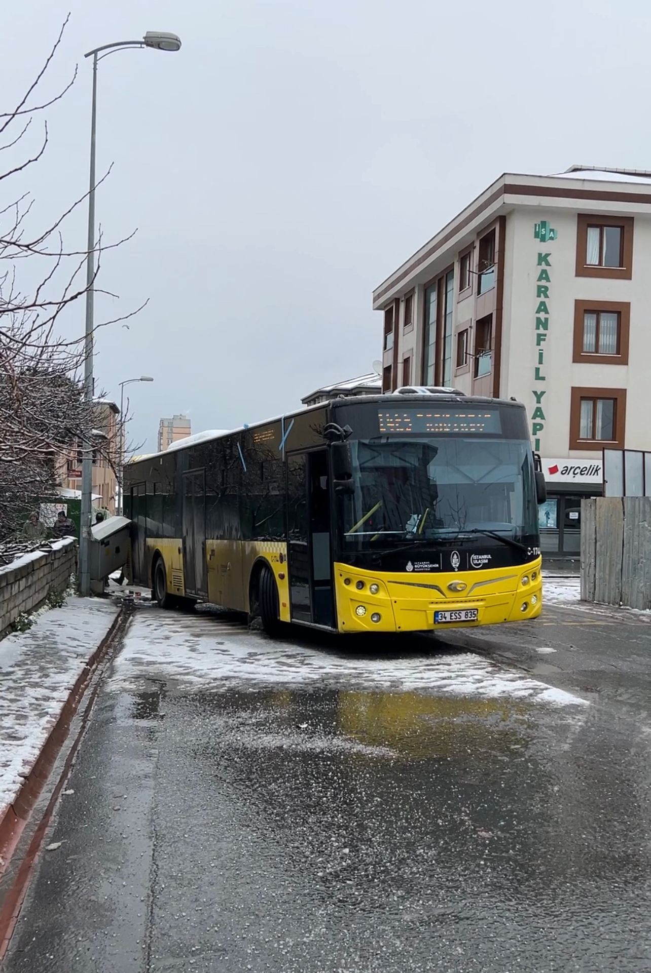 İstanbul’da korku dolu anlar. Yolcular izlerken ‘güm’ diye patladı - Resim : 7