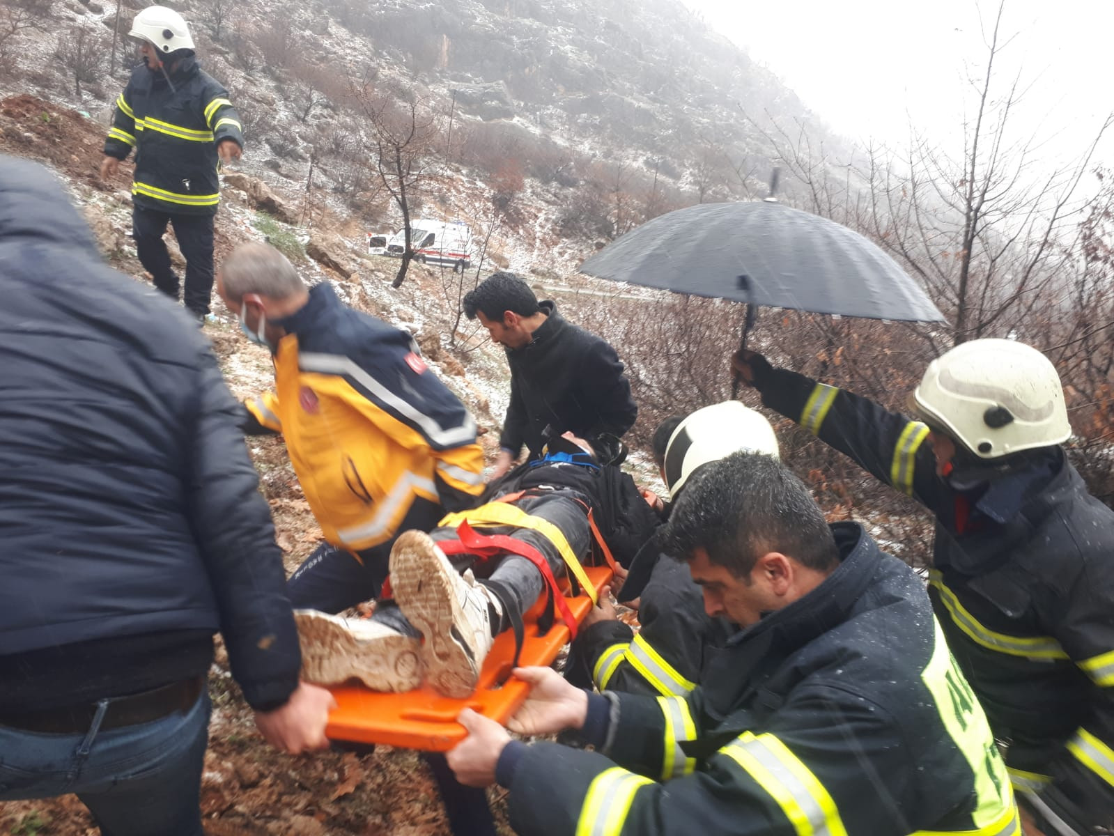 Öğrenci servisi şarampole devrildi: 10 yaralı - Resim : 4