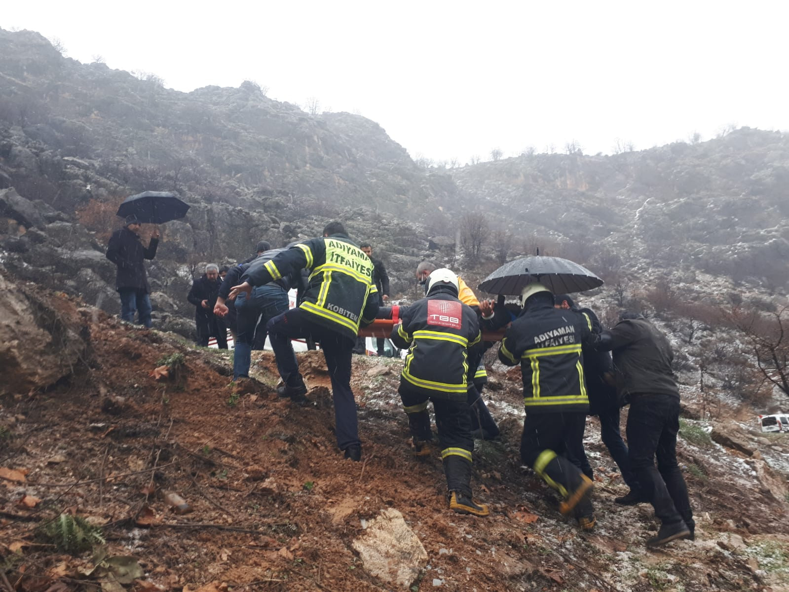 Öğrenci servisi şarampole devrildi: 10 yaralı - Resim : 6