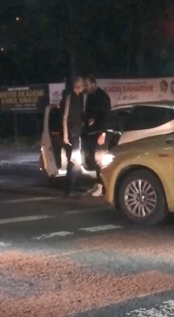 Şehrin göbeğinde taksici dehşeti! Elinde bıçakla üzerine yürüdü… - Resim : 5