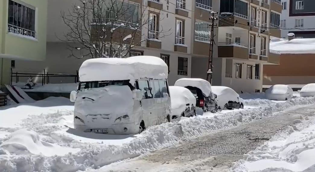 Bitlis’te kar 8 metreyi geçti - Resim : 3