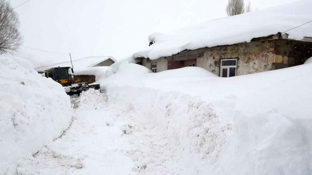Muş’ta kar bir köyü yuttu - Resim : 10