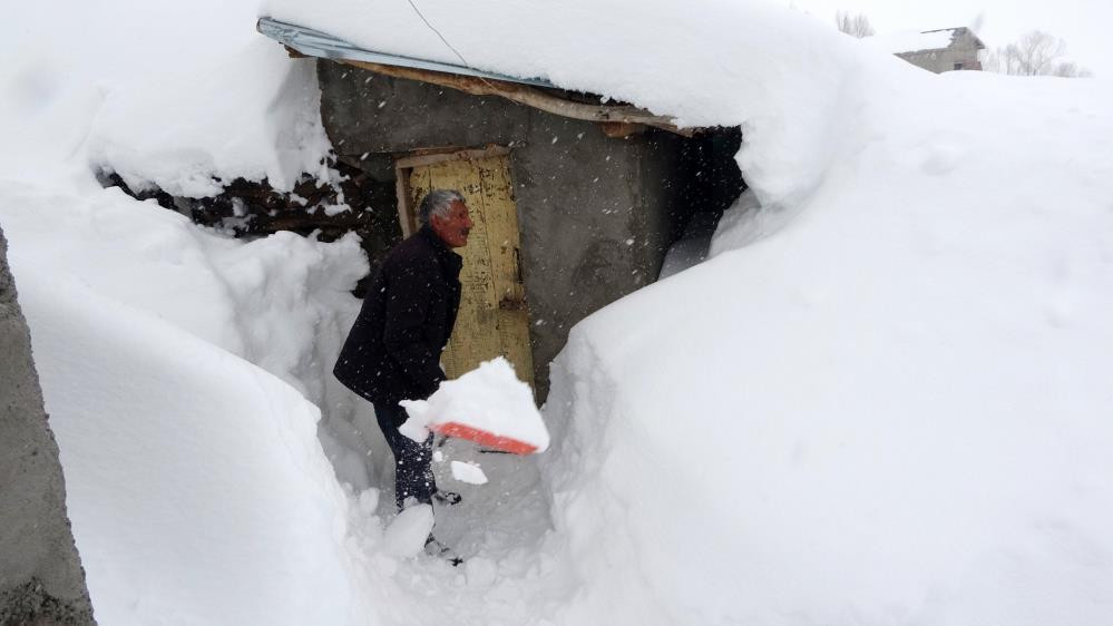 Muş’ta kar bir köyü yuttu - Resim : 4