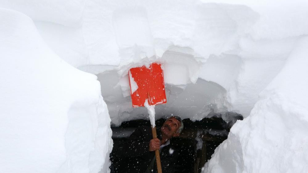 Muş’ta kar bir köyü yuttu - Resim : 5