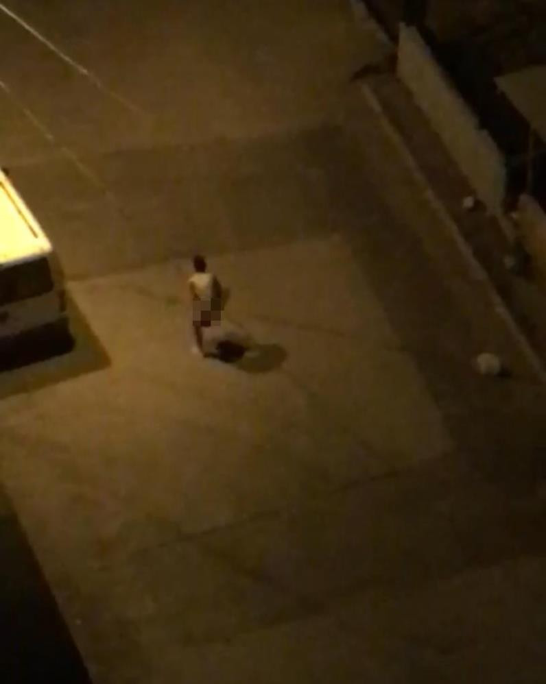 Çıplak vatandaşa meydan dayağı - Resim : 4