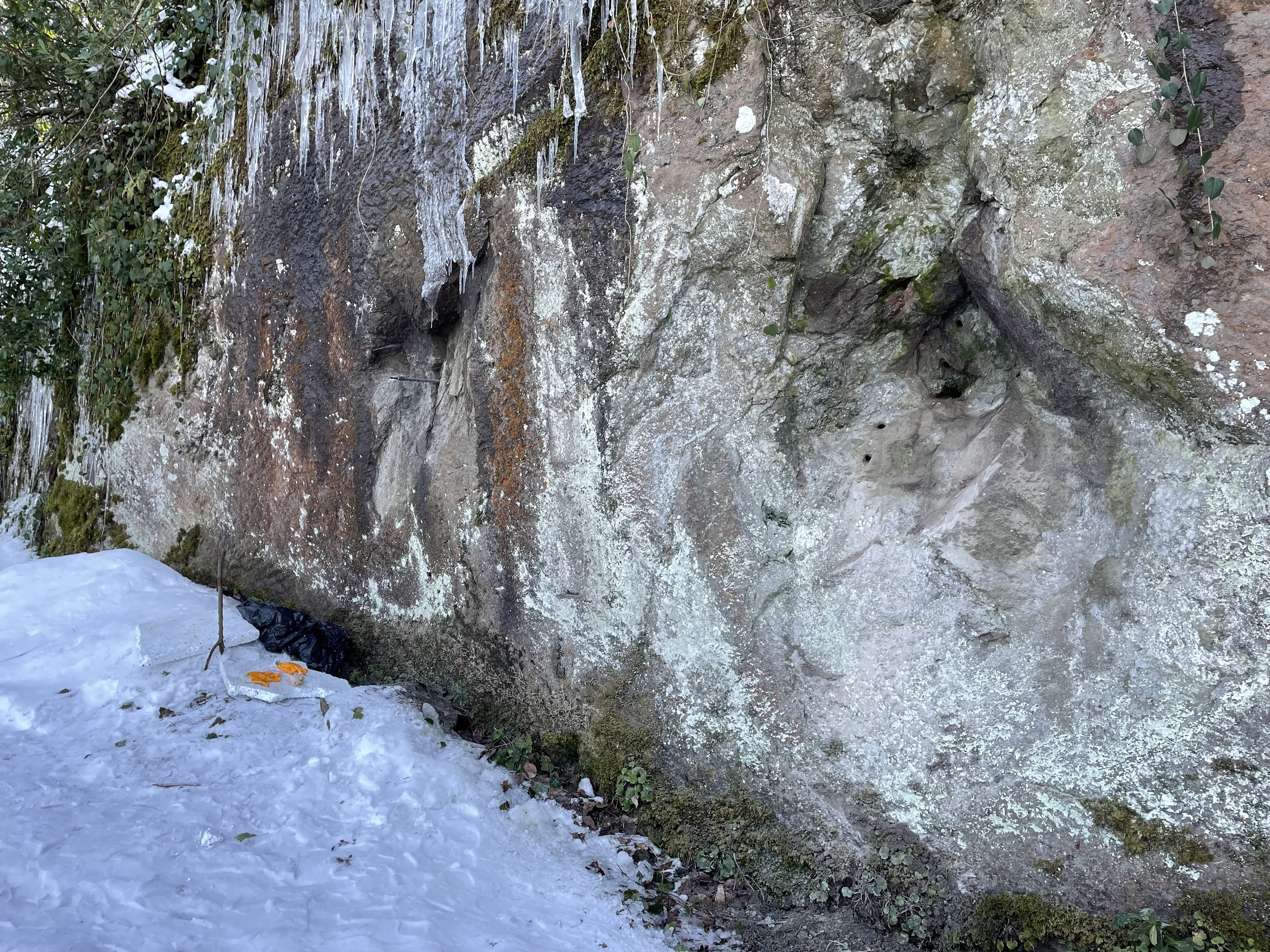 Tarihi anıtta izinsiz kazı yapan 2'si asker 4 zanlı tutuklandı - Resim : 1
