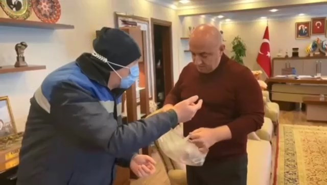 Para ve altın dolu cüzdan buldu. Temizlik işçisinden örnek davranış - Resim : 5