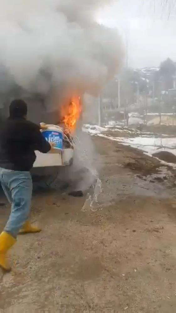 Özel halk otobüsü alev topuna döndü - Resim : 2