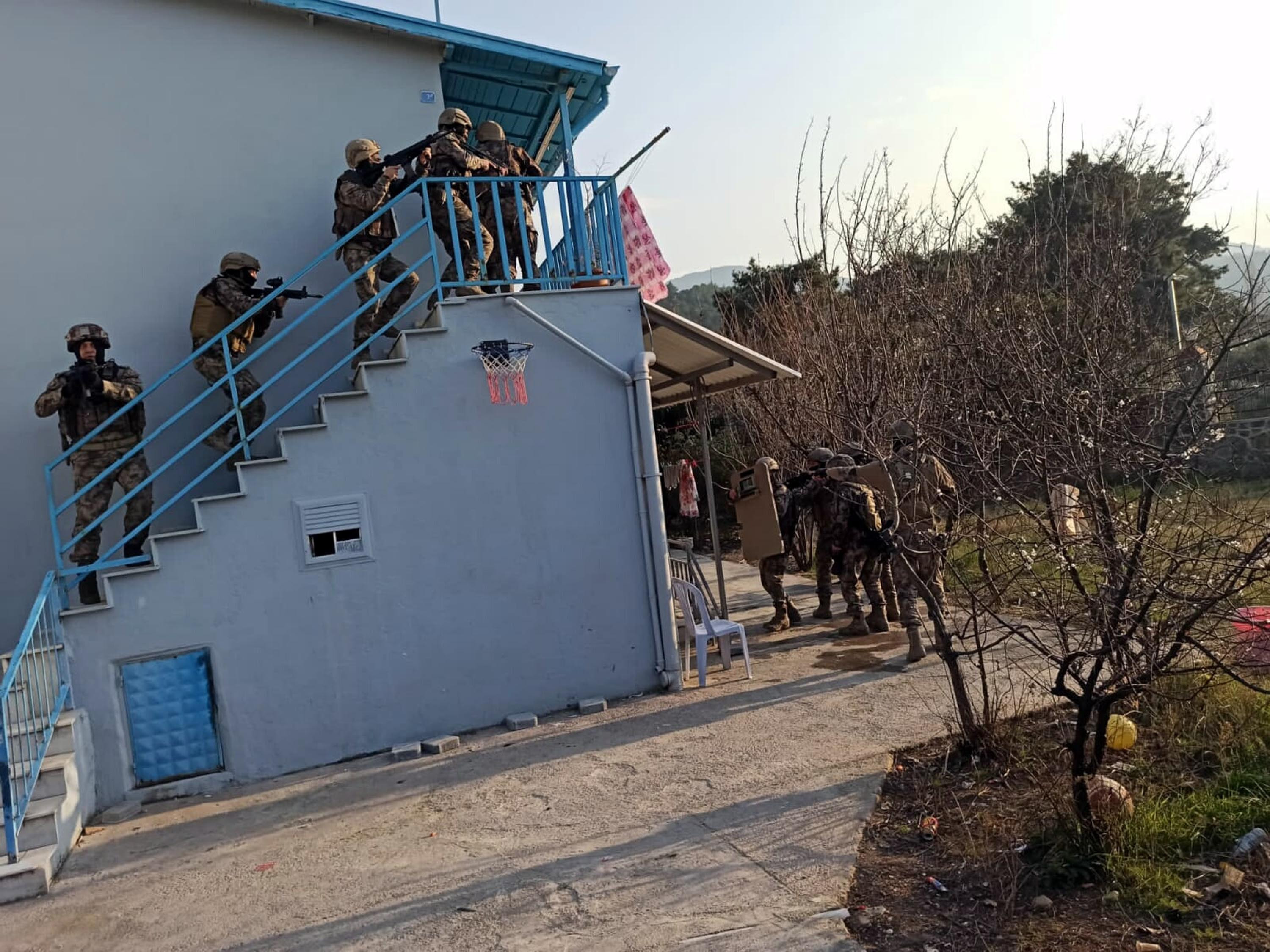 Kuşadası eski belediye başkanı Özer Kayalı'ya silah saldırıda flaş gelişme - Resim : 2