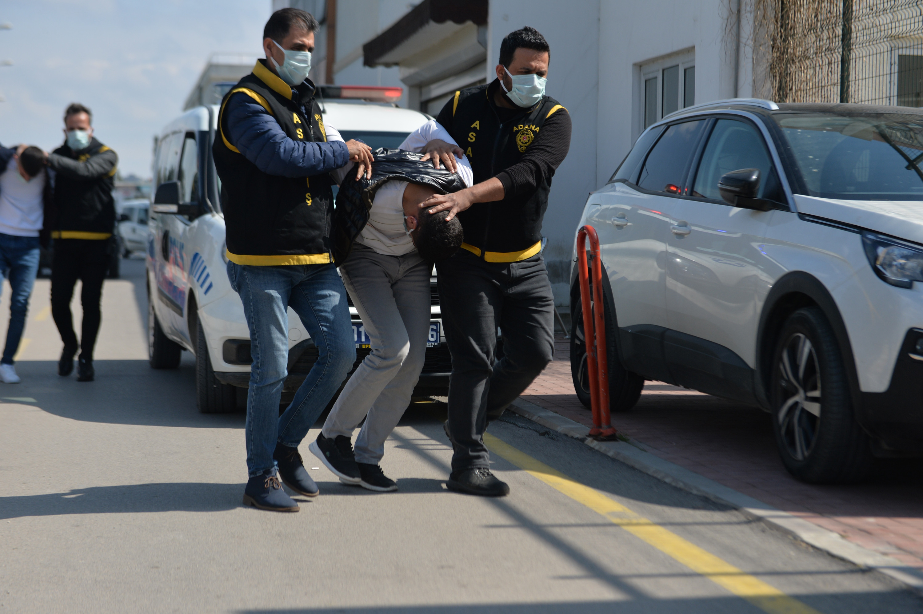 Silah zoruyla kaçırılmıştı! Güvenlik görevlisi kadın şikayetçi olmadı… - Resim : 3