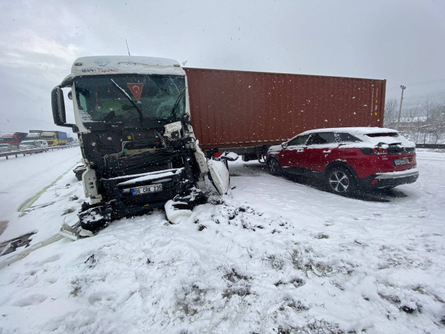 Anadolu Otoyolu'nda zincirleme kaza: Ulaşım durdu - Resim : 14