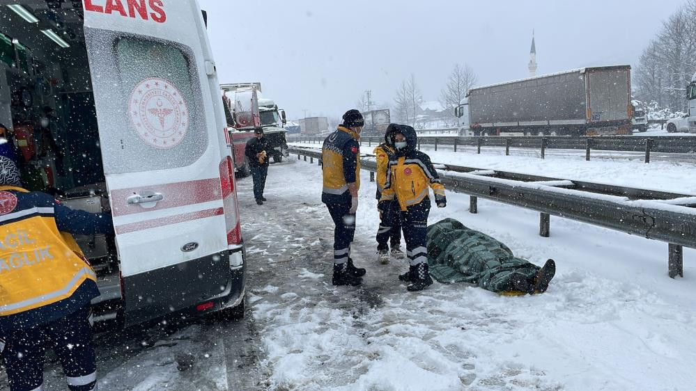 Anadolu Otoyolu'nda zincirleme kaza: Ulaşım durdu - Resim : 19
