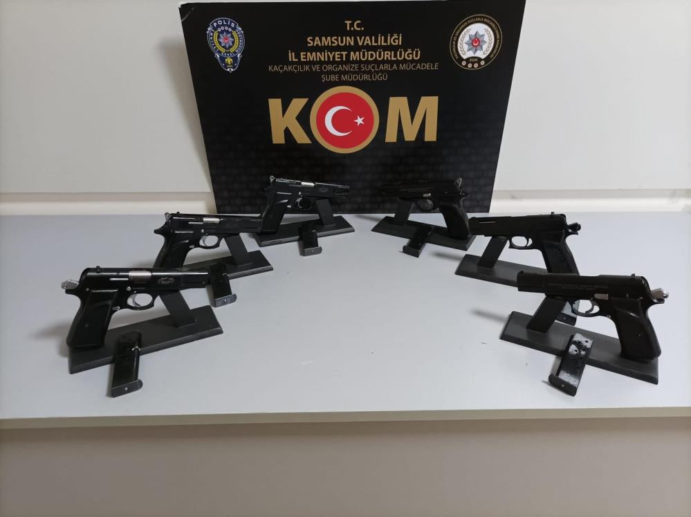 Otobüsteki adamın sırt çantasından çıkanlar polisi şok etti - Resim : 4