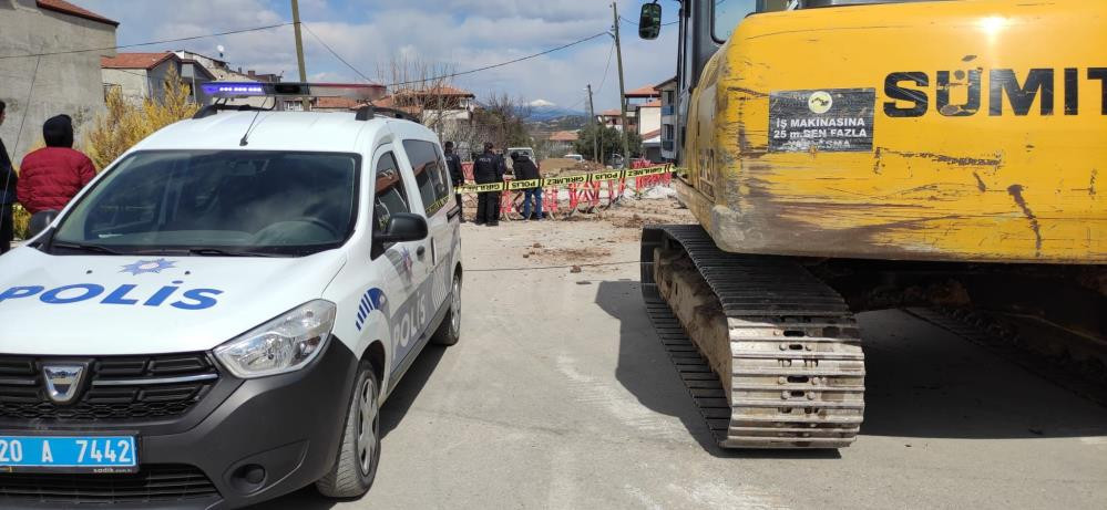 Kafasına asfalt düştü öldü - Resim : 4