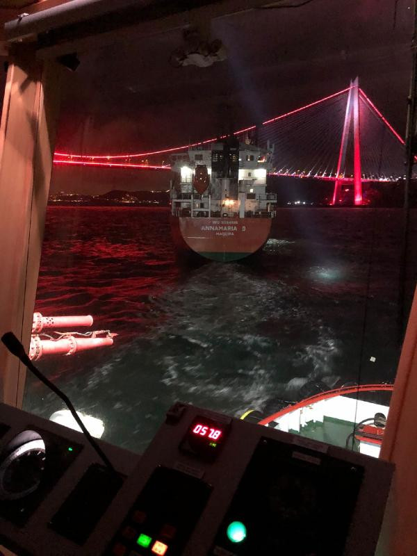 İstanbul Boğazı'nda makina arızası yapan gemi kurtarıldı - Resim : 1